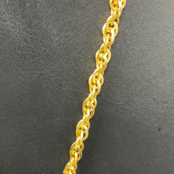 Vintage 24 inch rolo type gold tone chain, with large gold tone pendant. - Picture 2 of 8